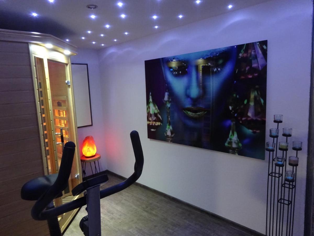 Family Friendly Apartment 3 Adults Plus Child รูชอมแบรอค ภายนอก รูปภาพ