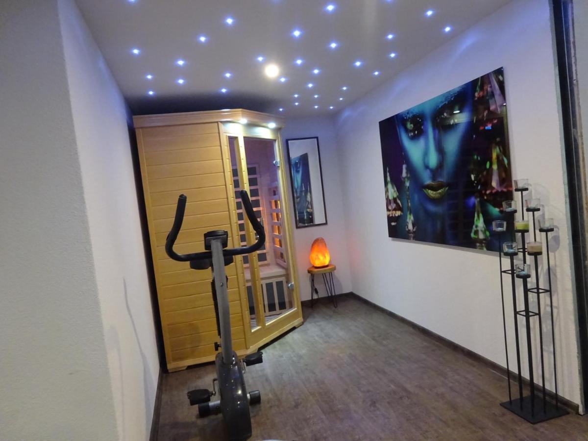 Family Friendly Apartment 3 Adults Plus Child รูชอมแบรอค ภายนอก รูปภาพ