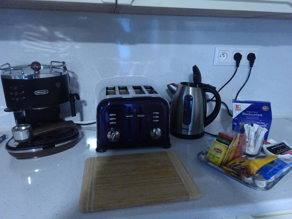 Family Friendly Apartment 3 Adults Plus Child รูชอมแบรอค ภายนอก รูปภาพ