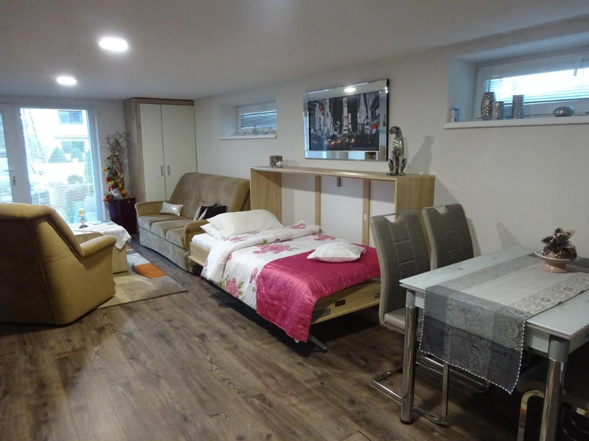 Family Friendly Apartment 3 Adults Plus Child รูชอมแบรอค ภายนอก รูปภาพ